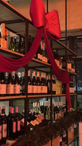 Botana cantine & wine shop